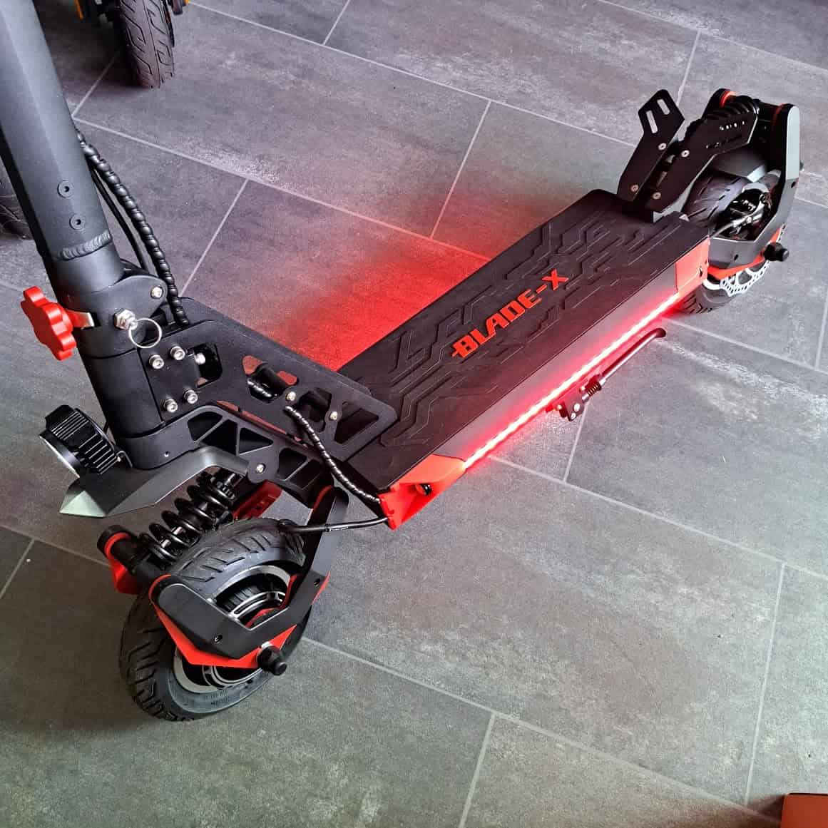 Rabljen skiro Blade X Pro
