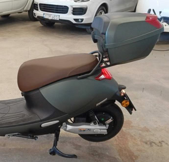 Prtljažni nosilec in kovček za eskuter LX02